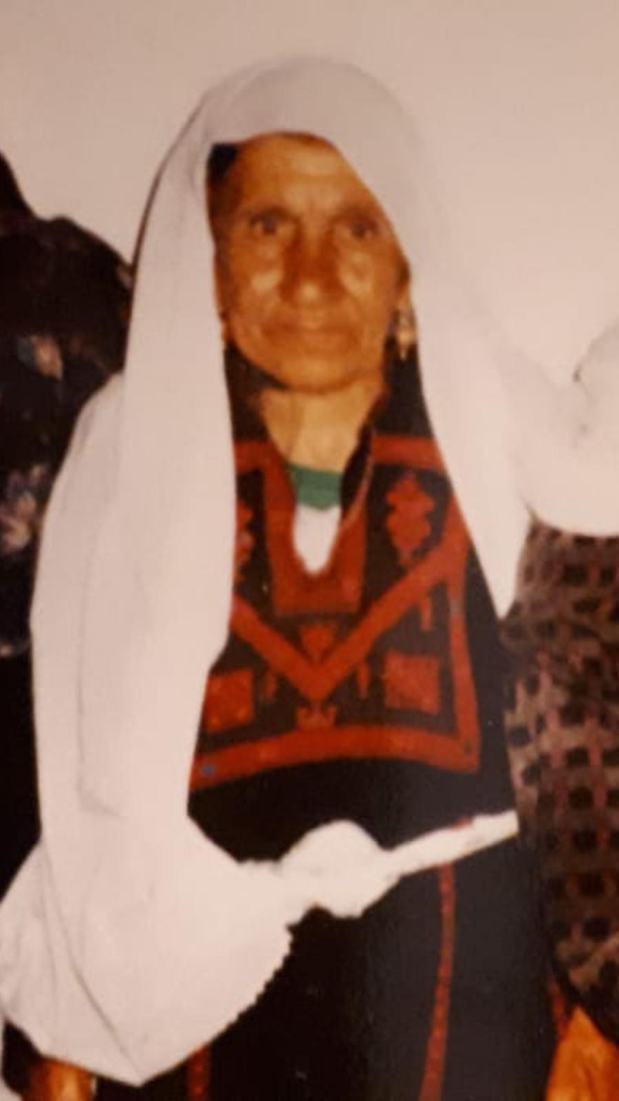 Portrait of Aisha Al-Taweel, midwife and Nakba survivor from Yibna and Baitsheet